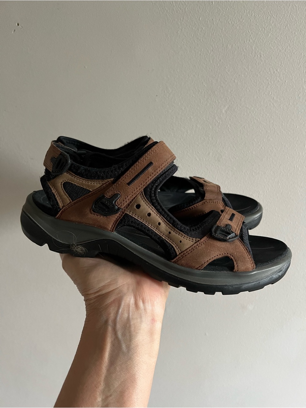 Ecco Women’s Yucatán Brown and Black Leather Outdoor Sandals